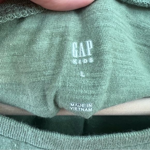 EUC Gap T-Shirt Equality - Picture 3 of 4